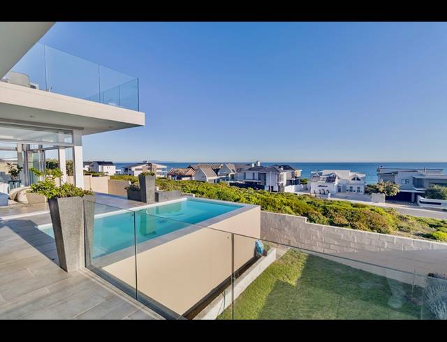 4 BEDROOM HOUSE FOR SALE IN PEARL BAY